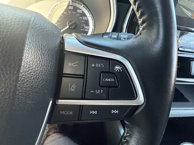 Used 2023 Toyota Highlander XLE image 32