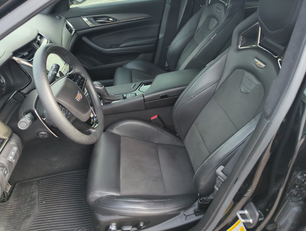 Used 2018 Cadillac CTS V w/ Luxury Package RWD image 12