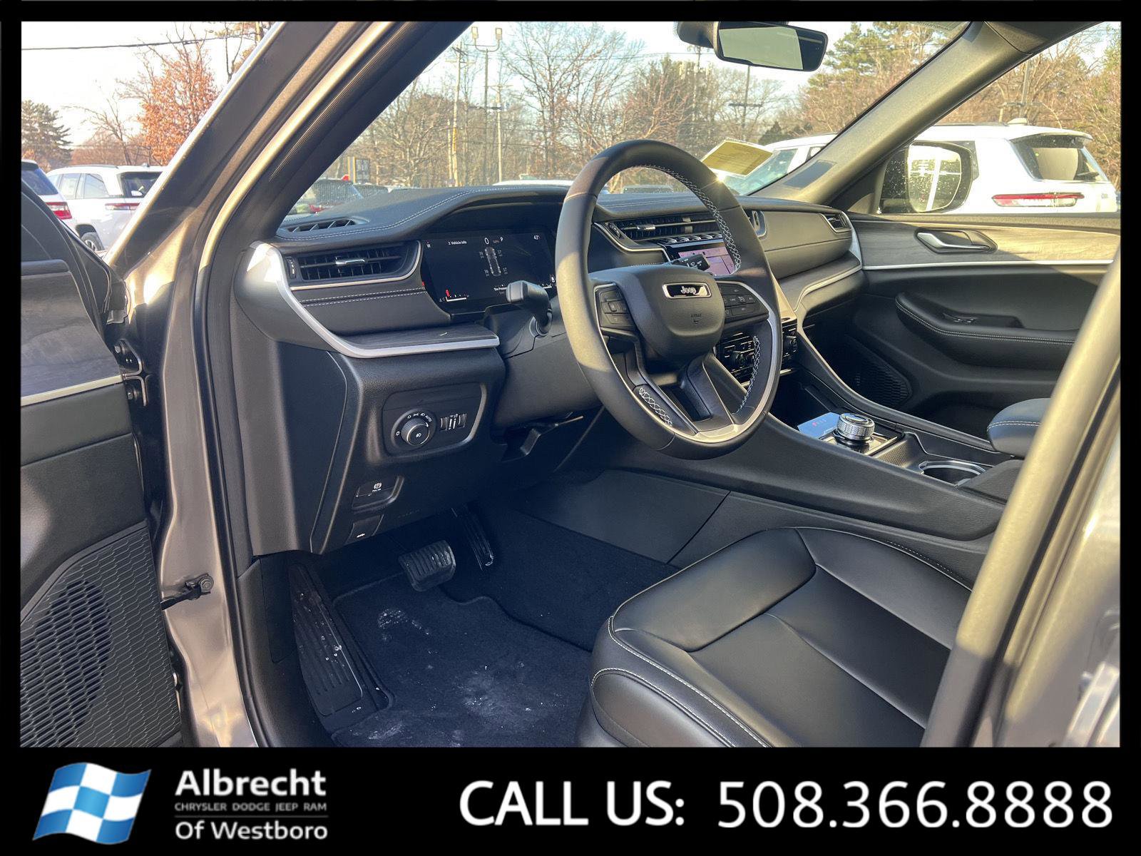 New 2025 Jeep Grand Cherokee Limited image 9