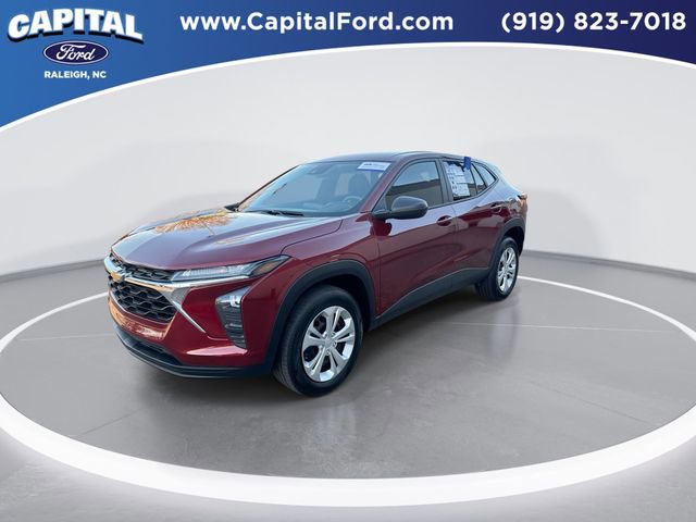 Used 2025 Chevrolet Trax LS image 4