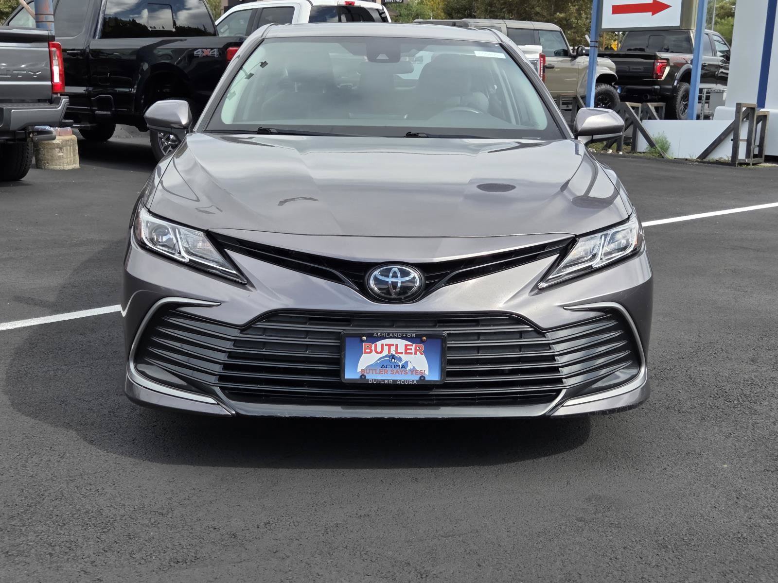 Used 2022 Toyota Camry LE FWD image 2