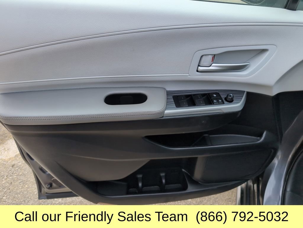 Certified 2025 Toyota Sienna XLE image 13