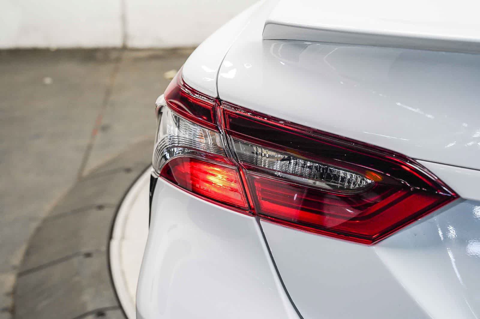 Used 2022 Toyota Camry SE w/ Convenience Package FWD image 11