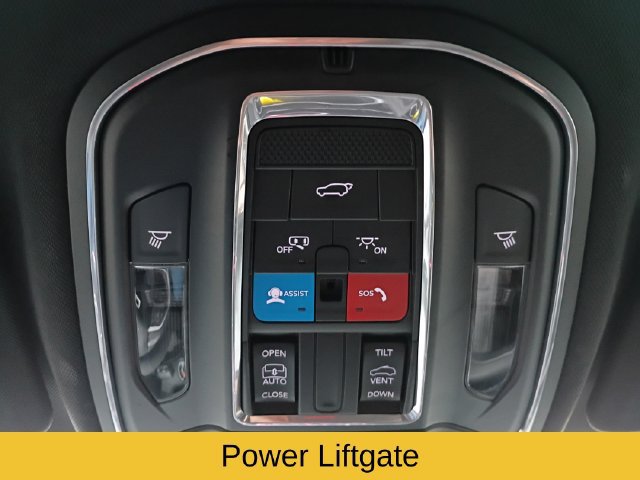 Used 2023 Jeep Grand Cherokee Laredo AWD/4WD image 18