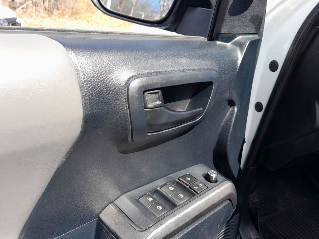 Used 2016 Toyota Tacoma 2WD Double Cab image 11