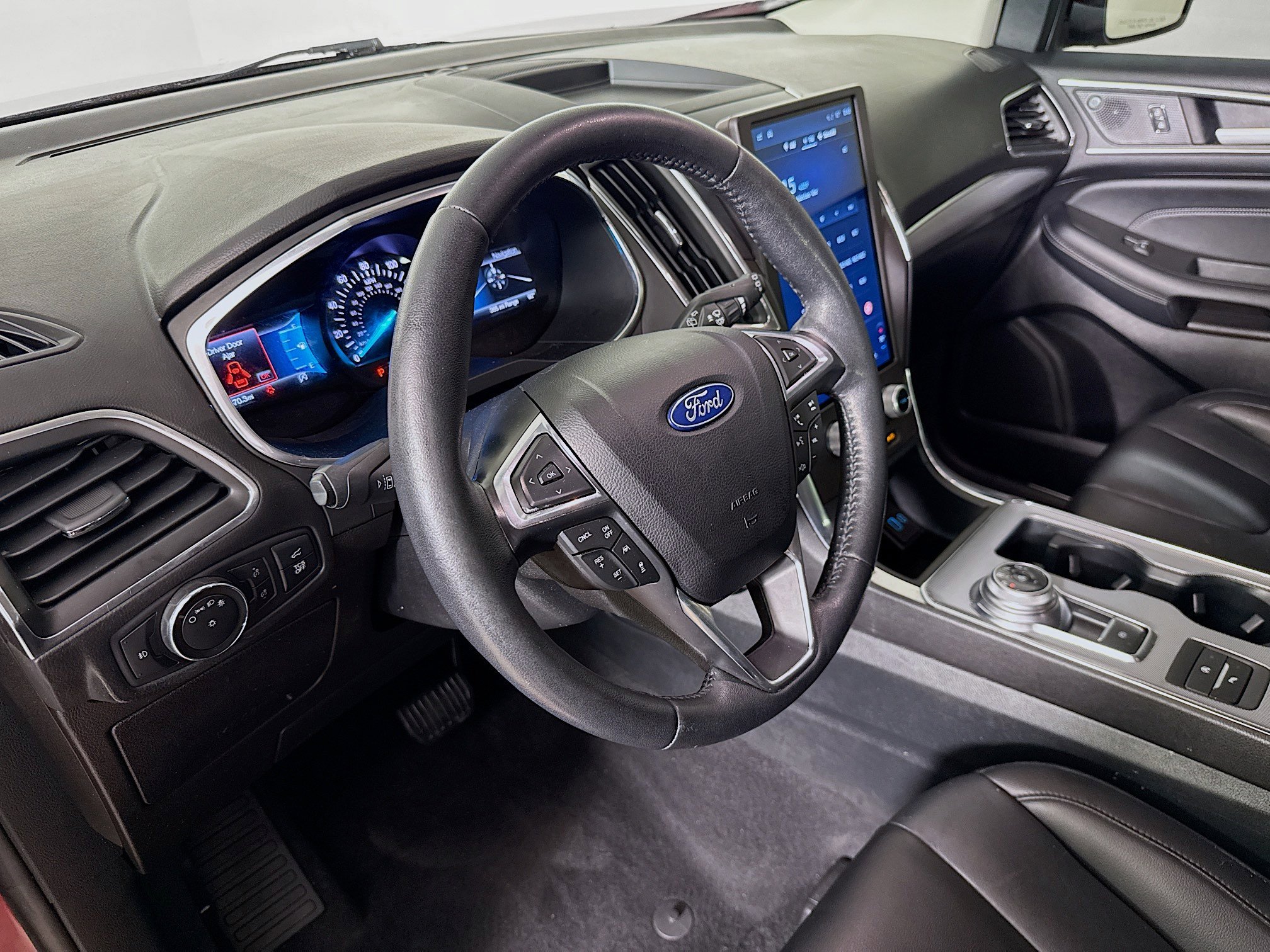 Used 2021 Ford Edge Titanium FWD image 8