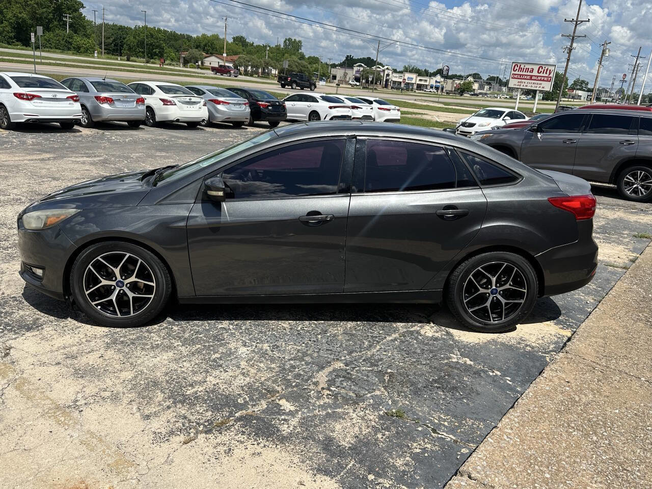 Used 2017 Ford Focus SEL FWD image 6