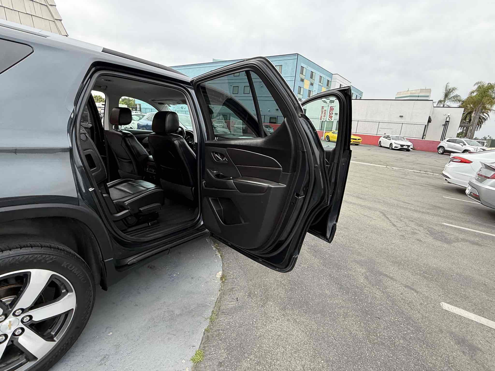 Used 2018 Chevrolet Traverse LT image 24