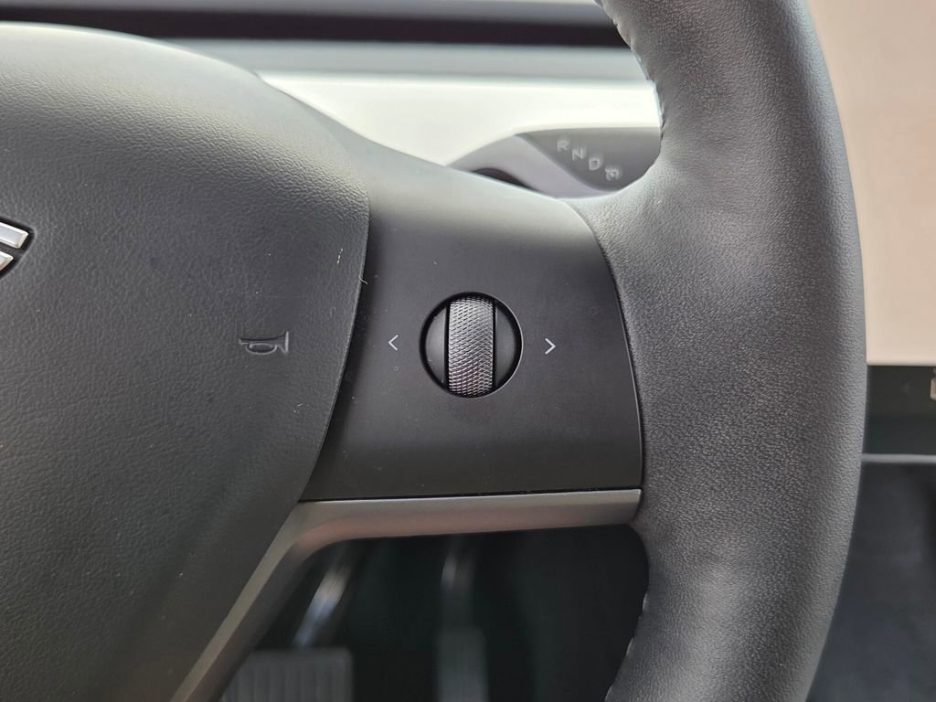 Used 2024 Tesla Model Y Long Range image 26