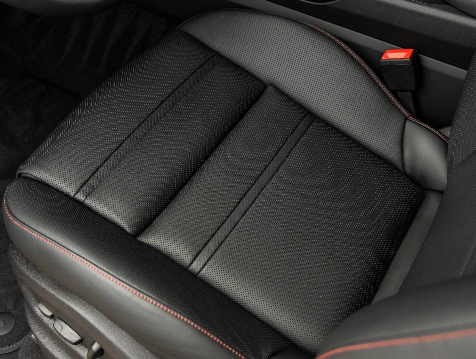Certified 2026 Porsche Cayenne GTS AWD/4WD image 23