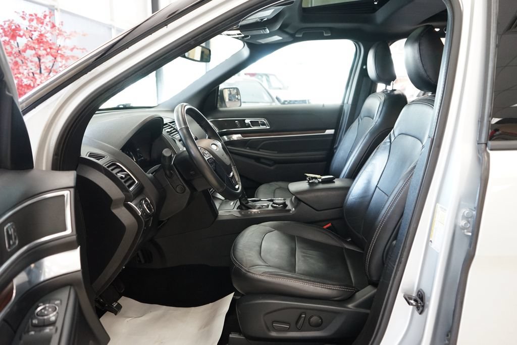 Used 2019 Ford Explorer Limited w/ Class III Trailer Tow Package AWD/4WD image 29