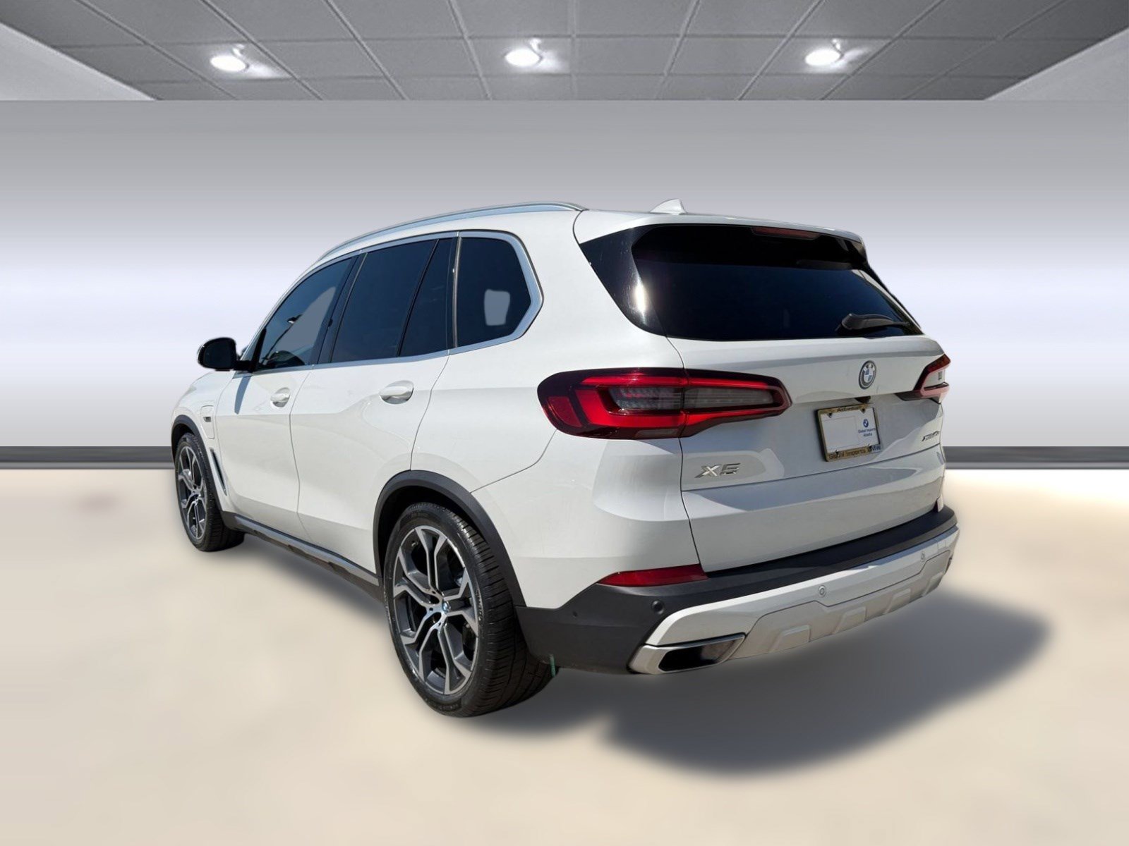 Used 2023 BMW X5 xDrive45e w/ Executive Package AWD/4WD image 3