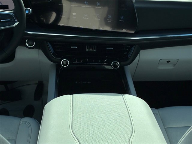 New 2025 Chevrolet Suburban Premier image 20