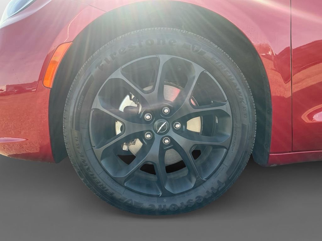 Used 2025 Chrysler Pacifica Limited image 14