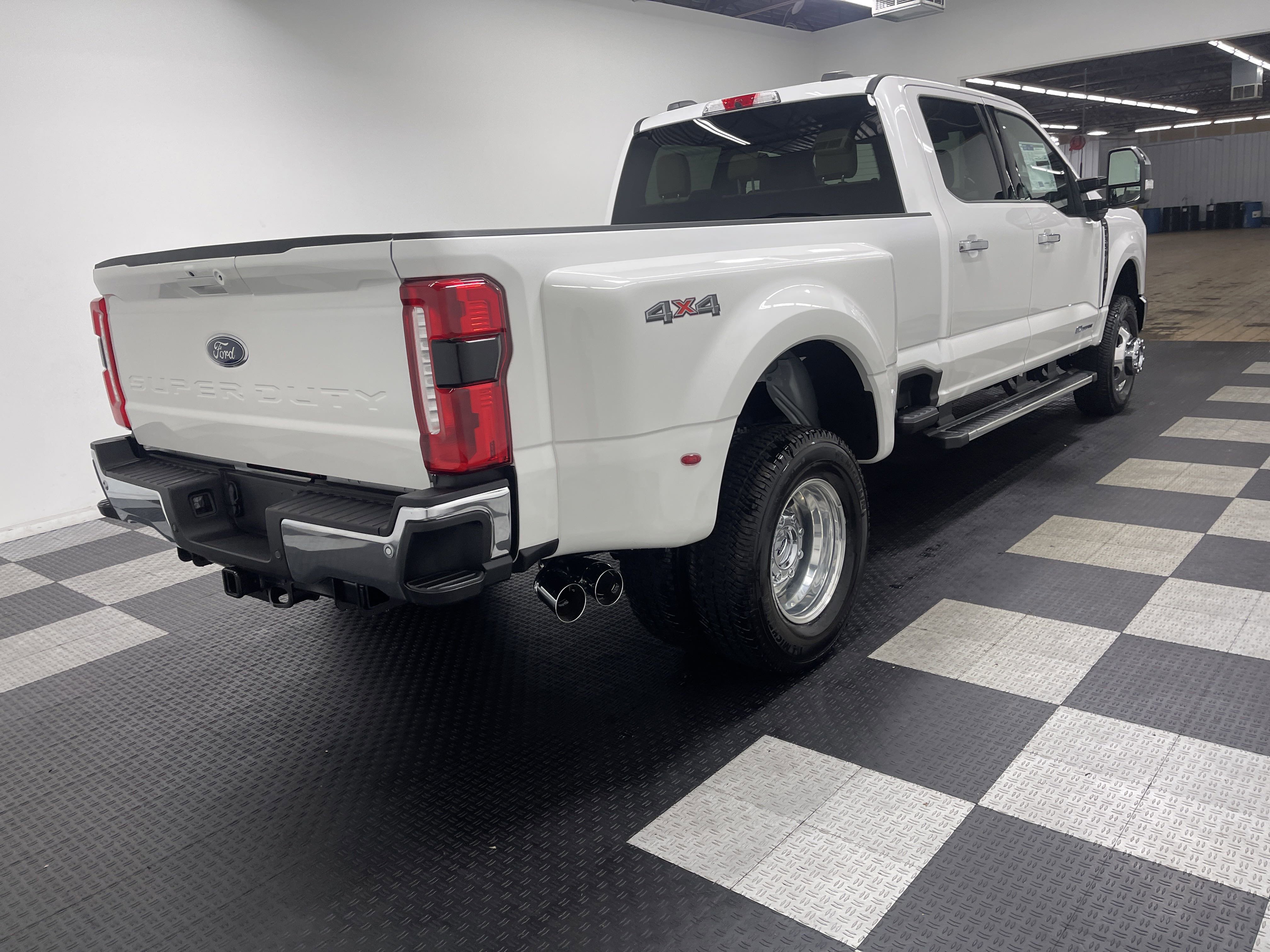 New 2026 Ford F350 Lariat w/ Chrome Package image 4