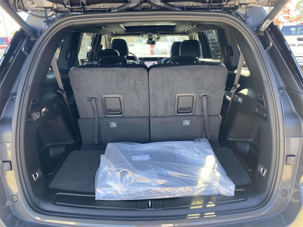 New 2025 Jeep Grand Cherokee L Limited w/ Luxury Tech Group II image 36