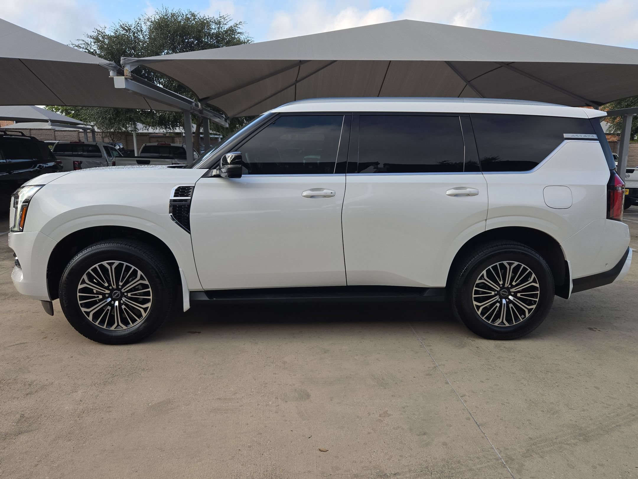 Used 2026 Nissan Armada SL w/ Captain's Chari Seat Package RWD image 6