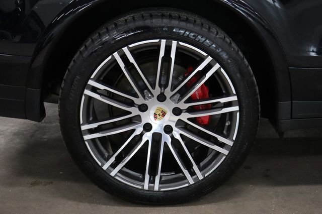 Used 2017 Porsche Cayenne Turbo AWD/4WD image 40