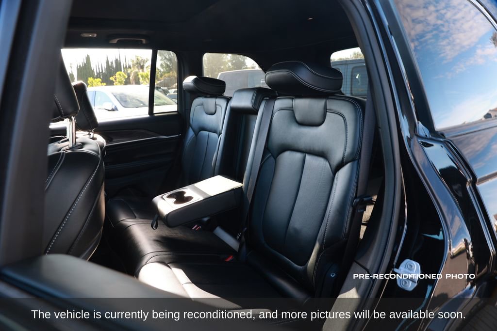 Used 2022 Jeep Grand Cherokee Overland image 12