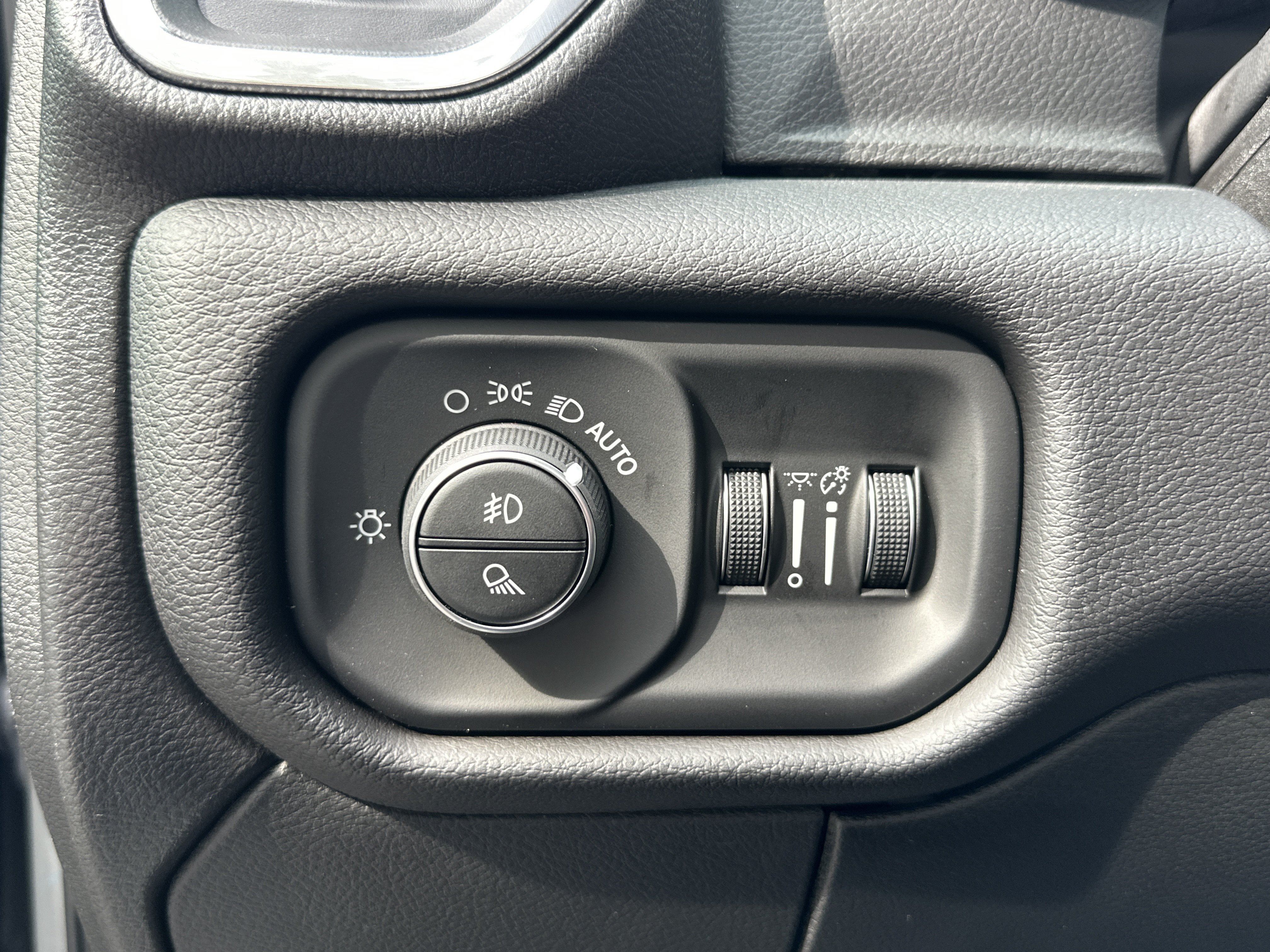 New 2027 RAM 2500 Laramie AWD/4WD image 13