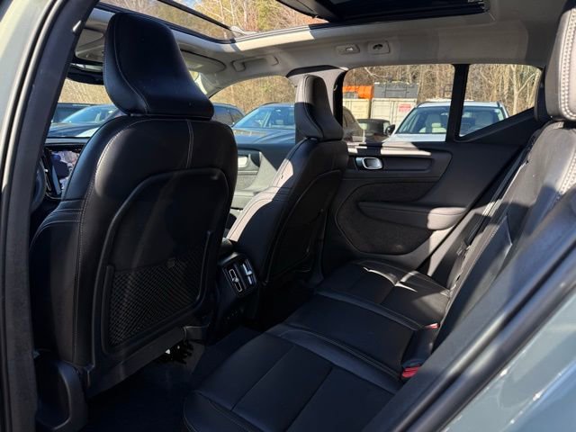 Certified 2024 Volvo XC40 B5 Plus w/ Protection Package Premier image 30