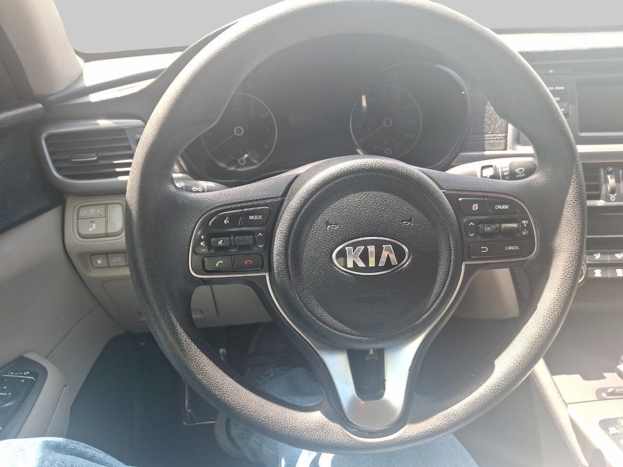 Used 2017 Kia Optima LX w/ Convenience Package FWD image 8