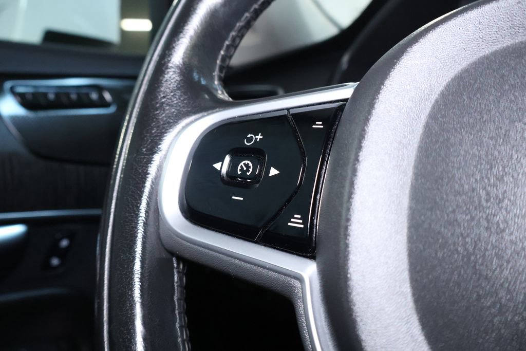 Used 2020 Volvo XC90 T6 Momentum image 25