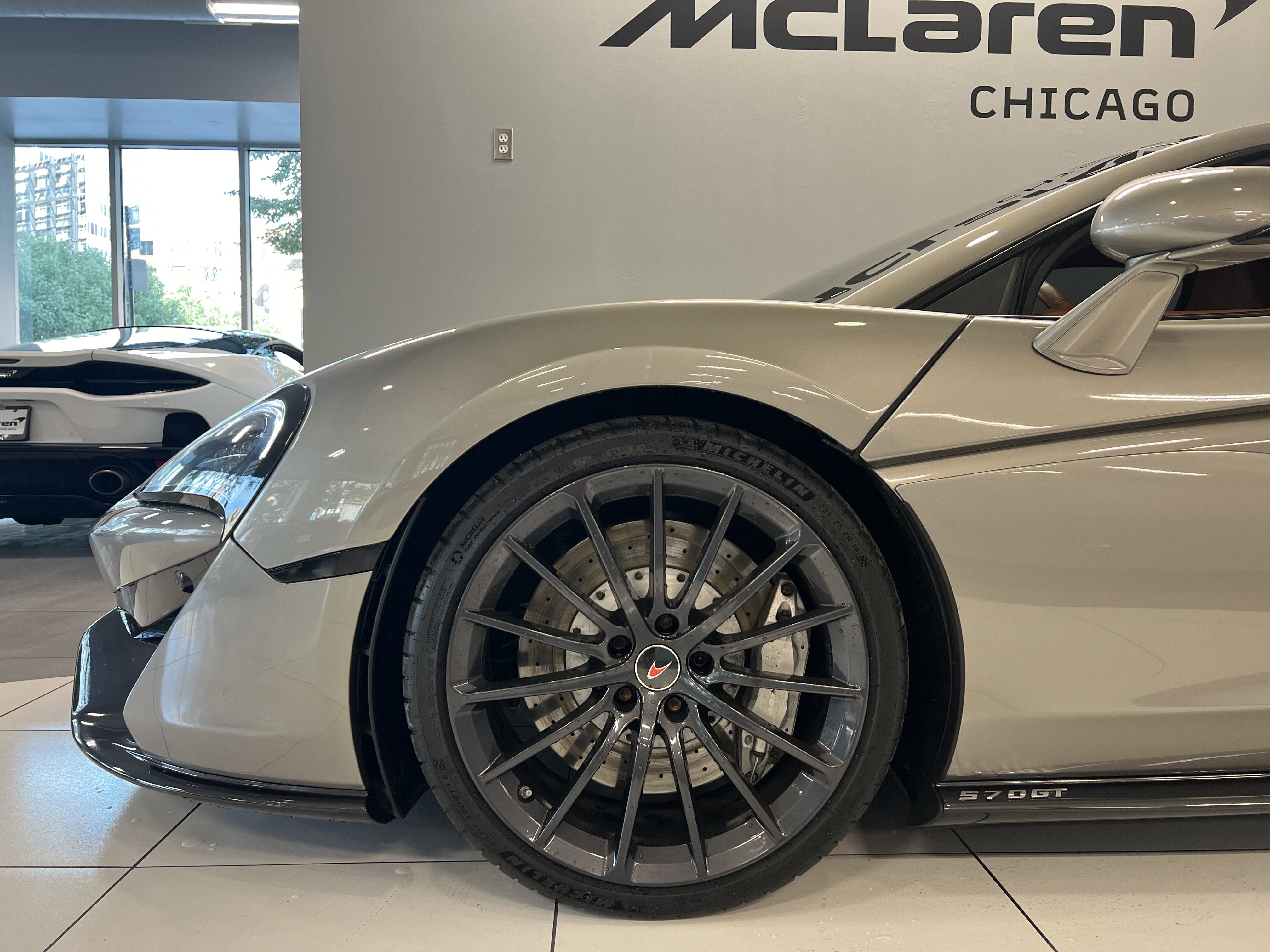 Used 2017 McLaren 570S image 27