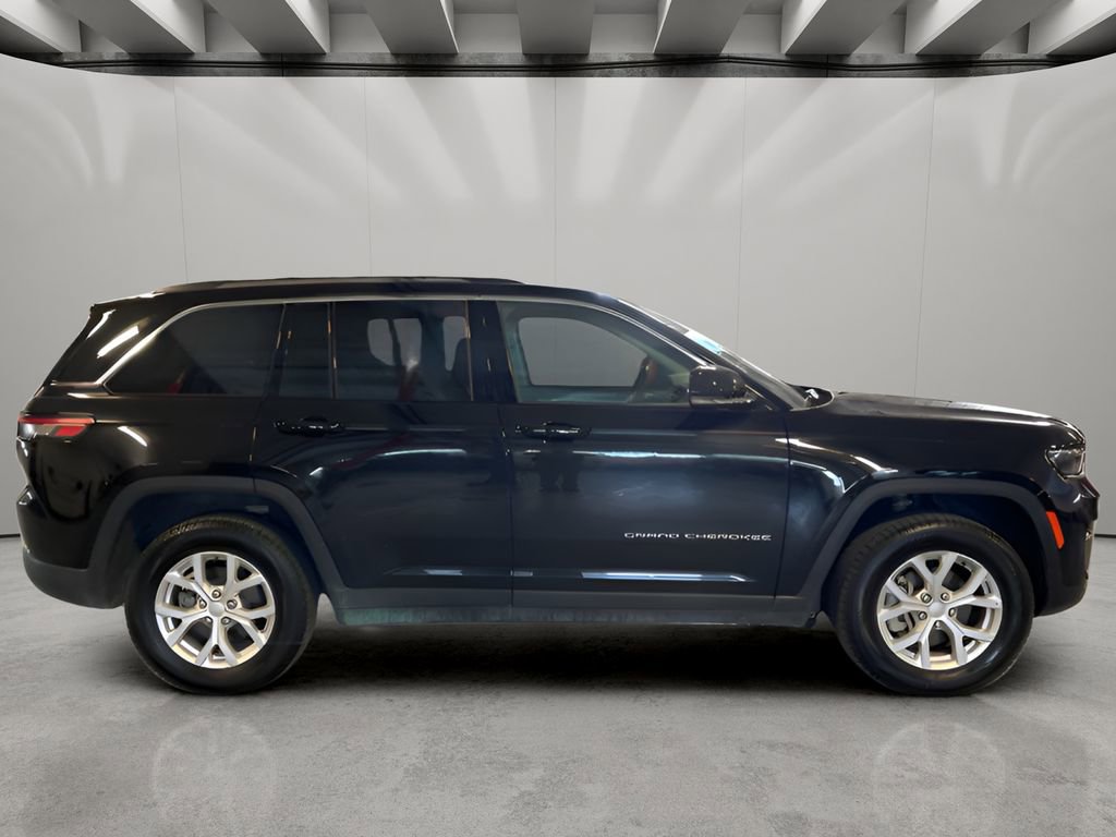 Used 2023 Jeep Grand Cherokee Limited image 4