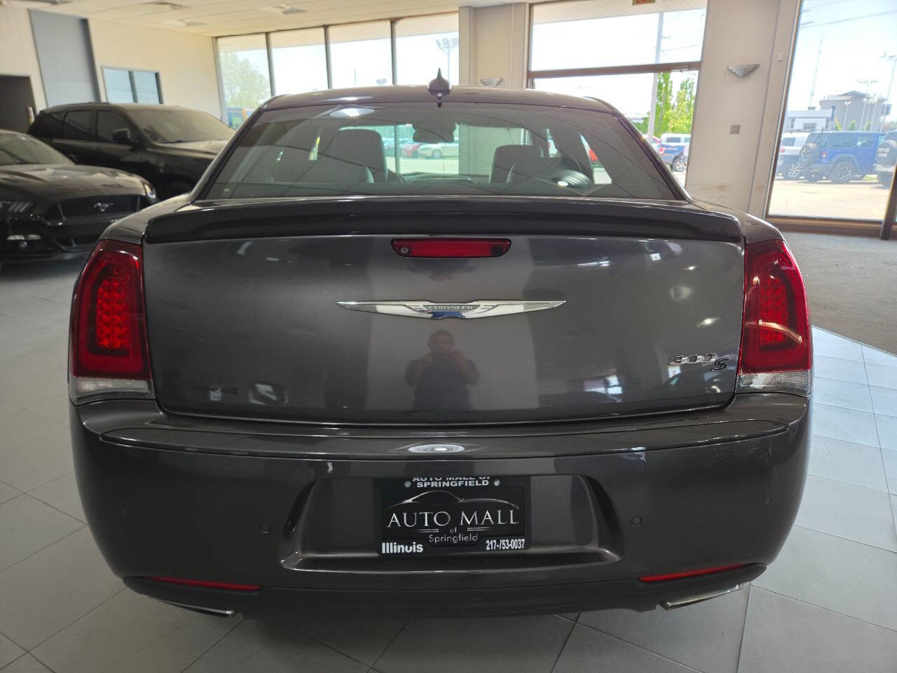 Used 2015 Chrysler 300 S w/ 300S Premium Group RWD image 7