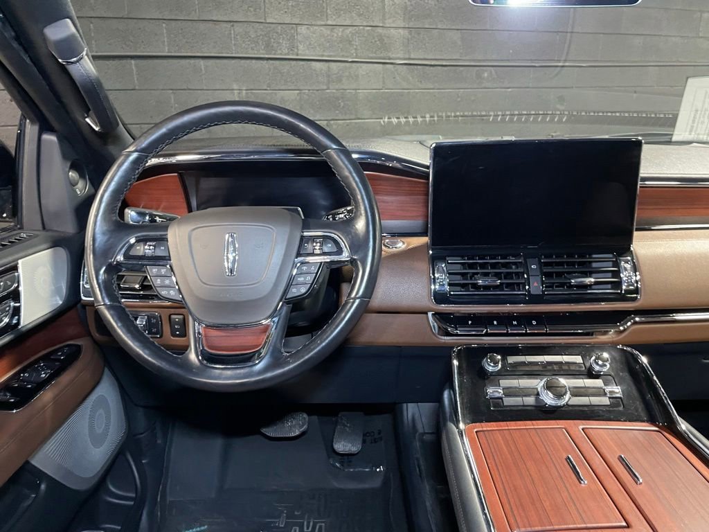 Used 2022 Lincoln Navigator Reserve image 18