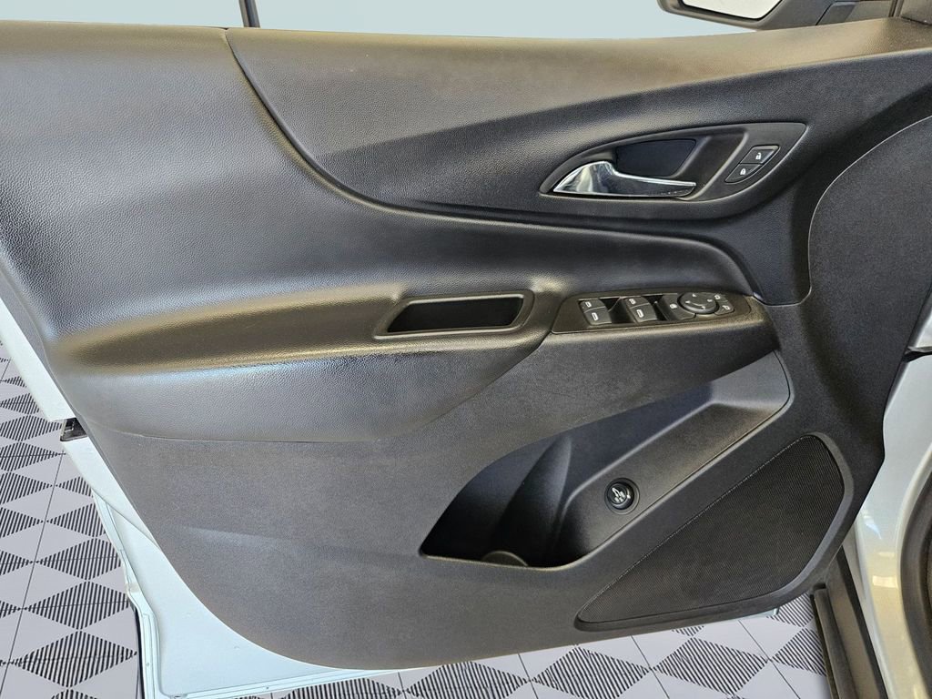 Used 2022 Chevrolet Equinox LT w/ Driver Convenience Package image 10