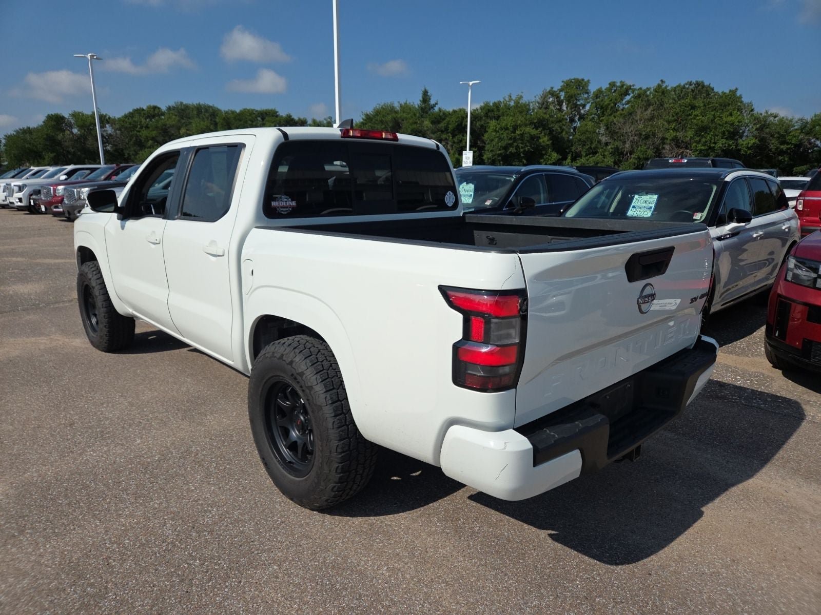 Used 2022 Nissan Frontier SV AWD/4WD image 3