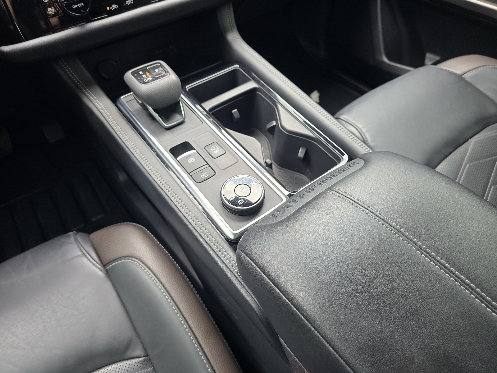 Used 2023 Nissan Pathfinder Platinum image 17