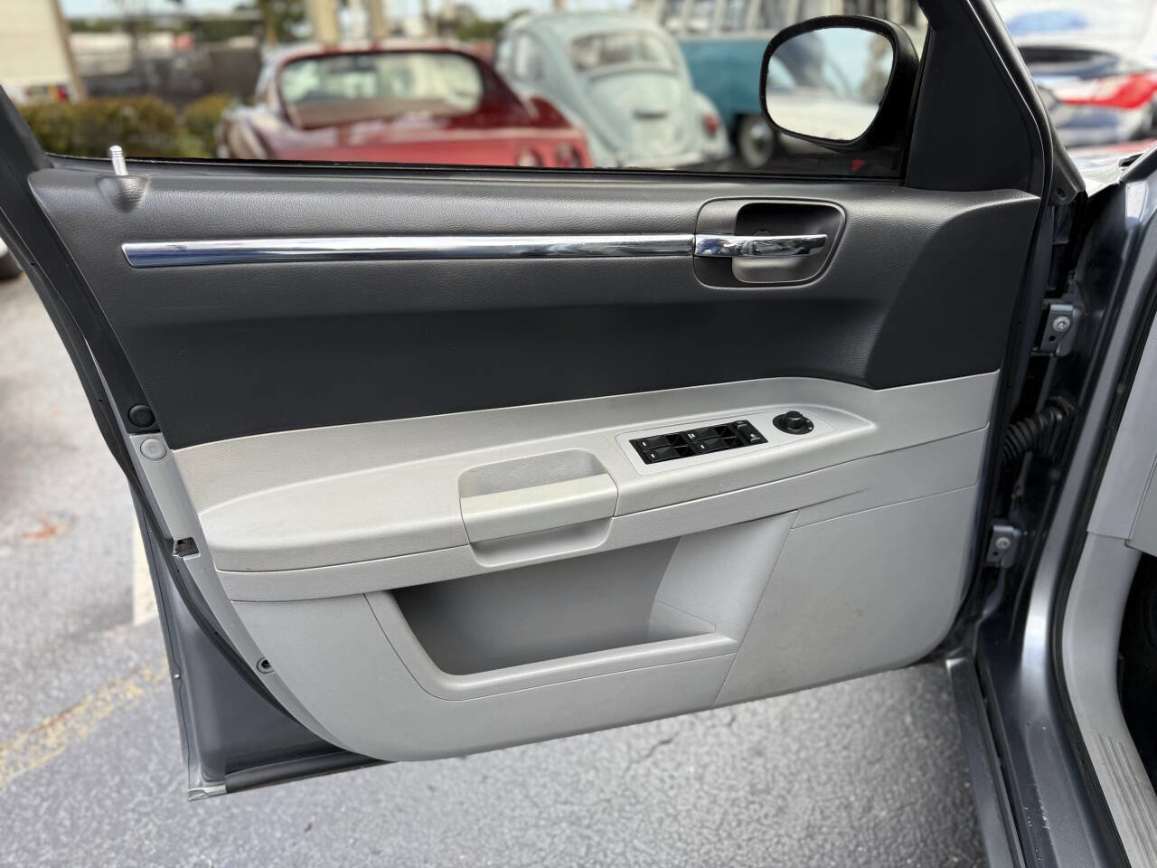 Used 2006 Chrysler 300 Touring RWD image 10