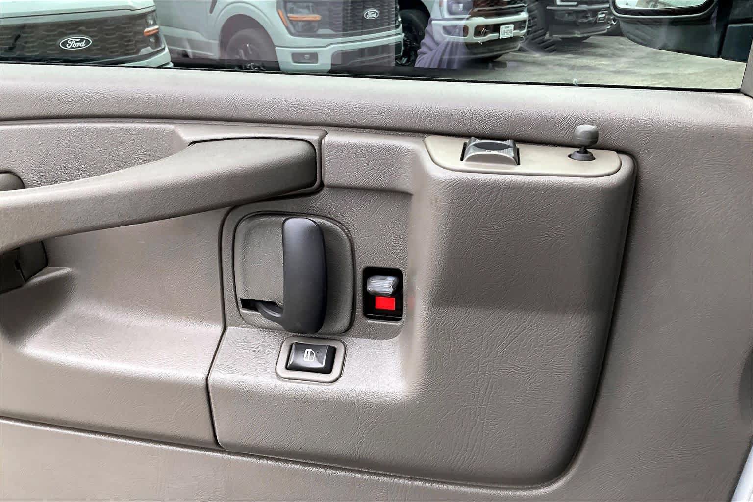 Used 2007 Chevrolet Express 3500 Extended Passenger w/ LT Preferred Equipment Group RWD image 31