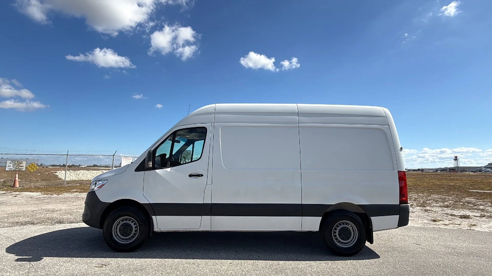 Used 2021 Mercedes-Benz Sprinter 1500 image 2