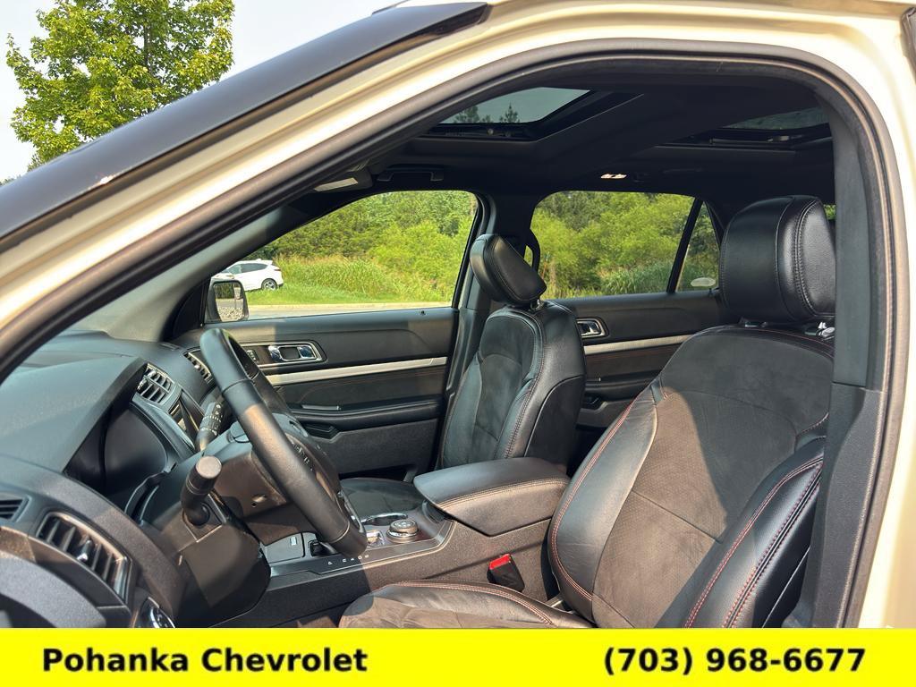 Used 2018 Ford Explorer XLT w/ Equipment Group 202A AWD/4WD image 19