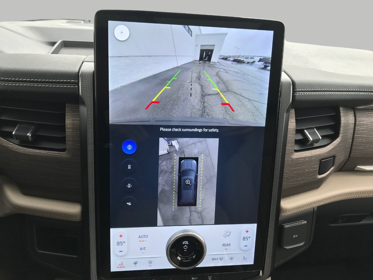 Used 2024 Ford Expedition Limited image 16