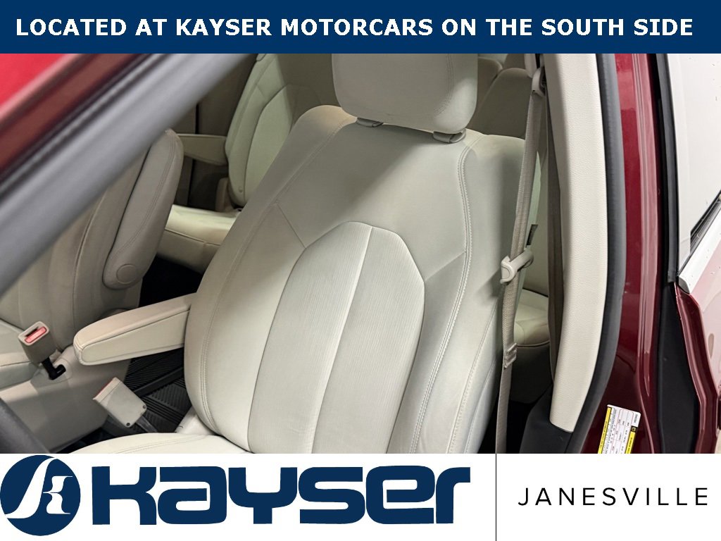 Used 2017 Chrysler Pacifica Touring image 36