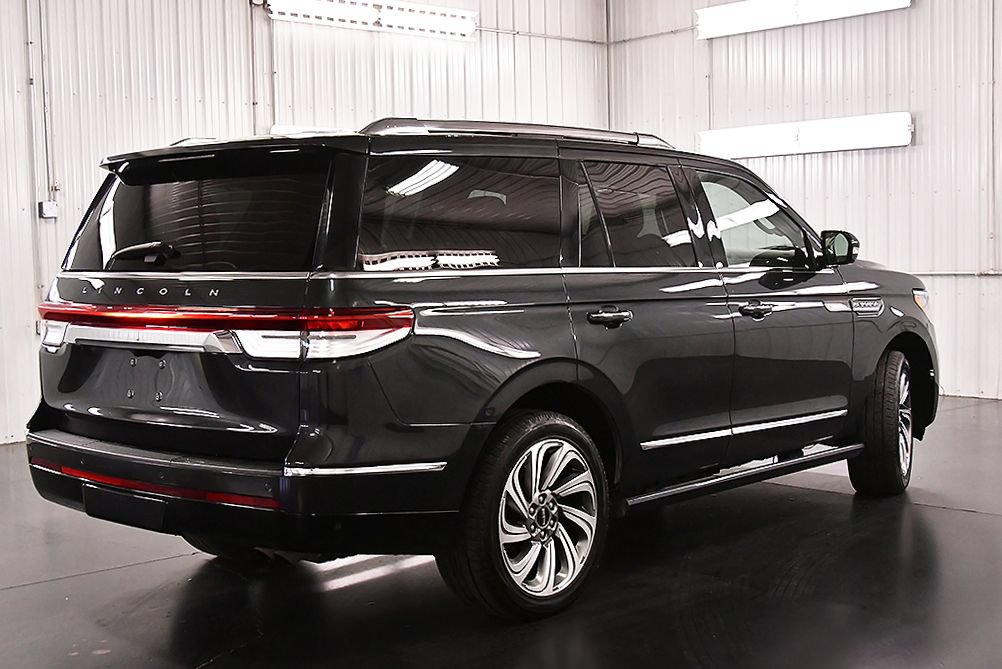 Used 2024 Lincoln Navigator Reserve AWD/4WD image 8