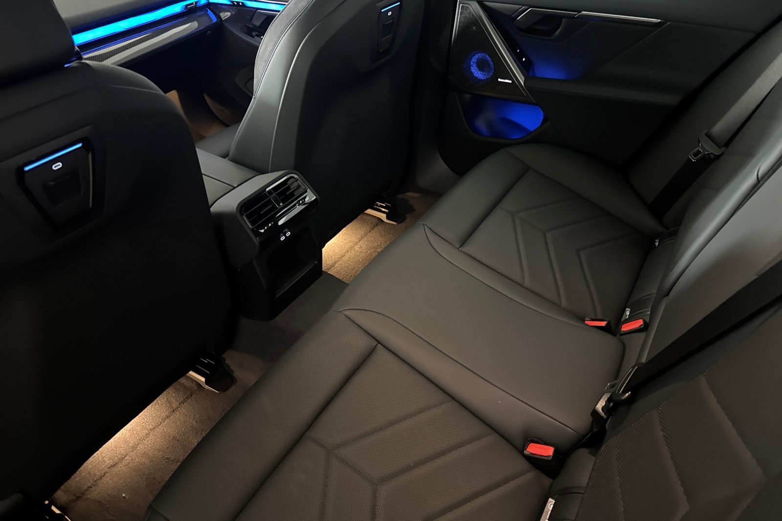 New 2026 BMW i5 M60 AWD/4WD image 24