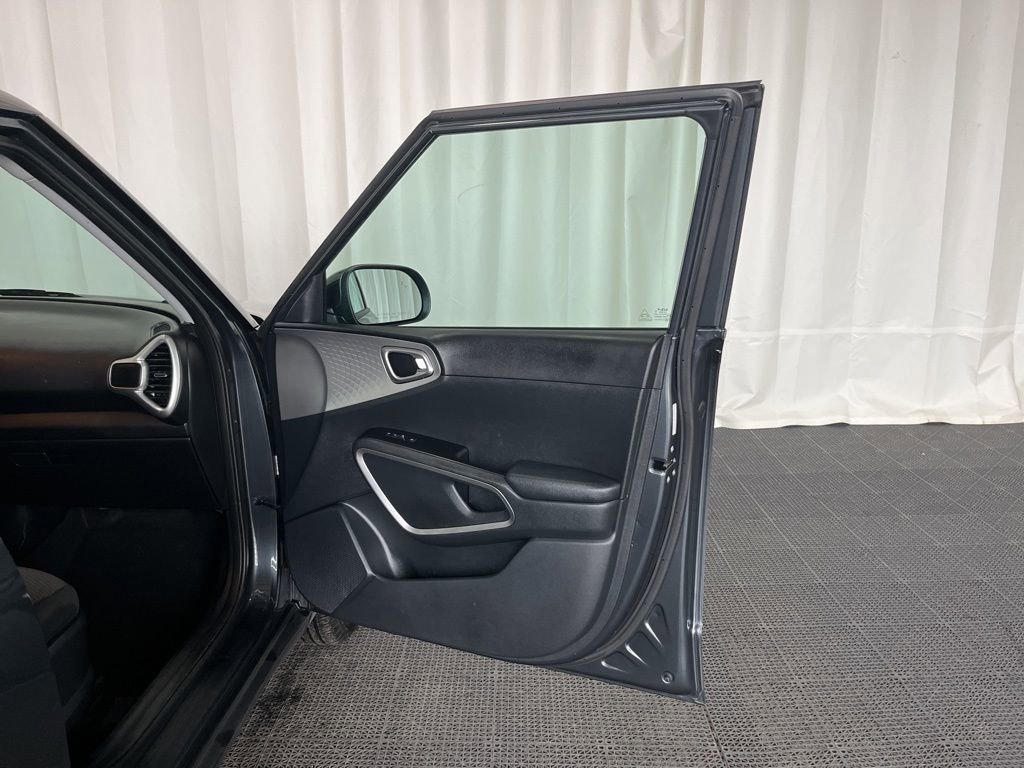 Used 2023 Kia Soul LX w/ LX Technology Package FWD image 21