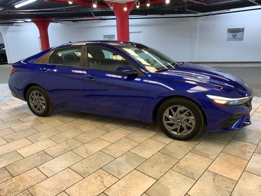 Used 2024 Hyundai Elantra SEL image 8