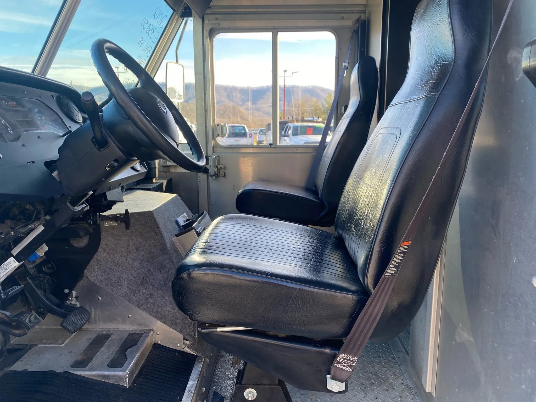 Used 2012 Ford E-350 and Econoline 350 Super Duty w/ Air Conditioning Prep Pkg RWD image 8