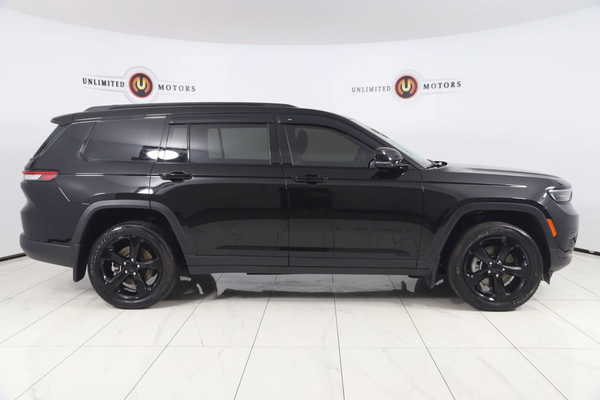 Used 2023 Jeep Grand Cherokee L Laredo AWD/4WD image 2