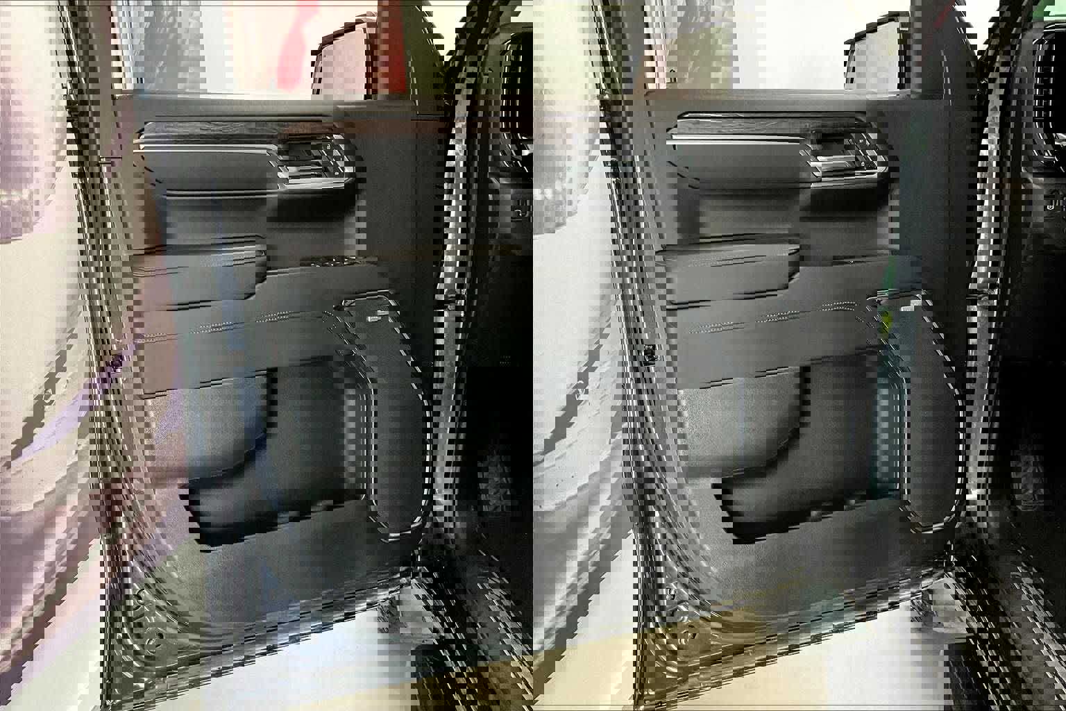 Used 2022 Chevrolet Silverado 1500 LTZ w/ LTZ Convenience Package II image 23