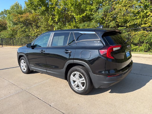 Used 2024 GMC Terrain SLE FWD image 3