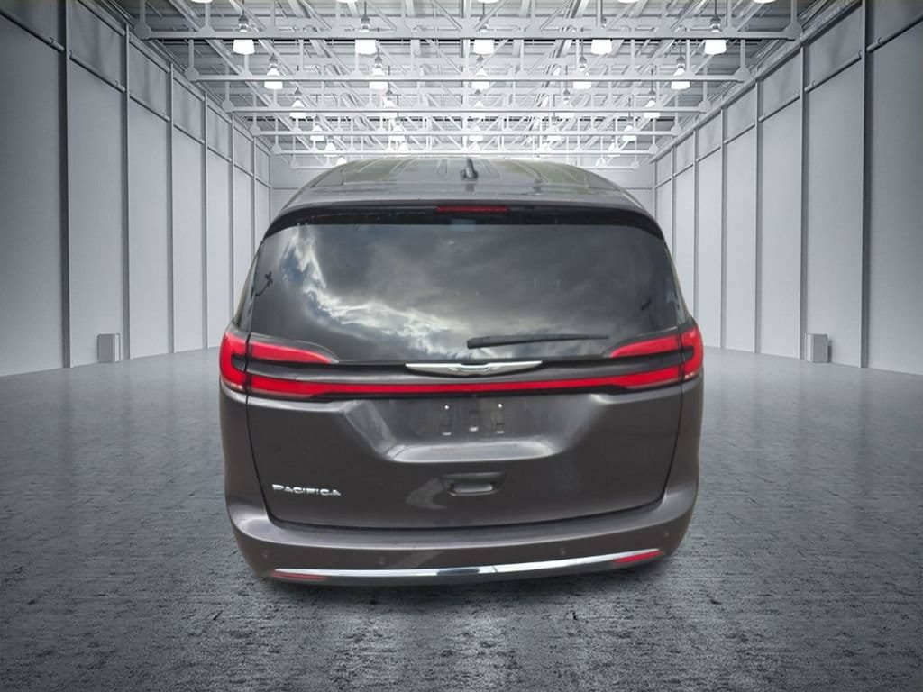 Used 2023 Chrysler Pacifica Touring-L FWD image 6