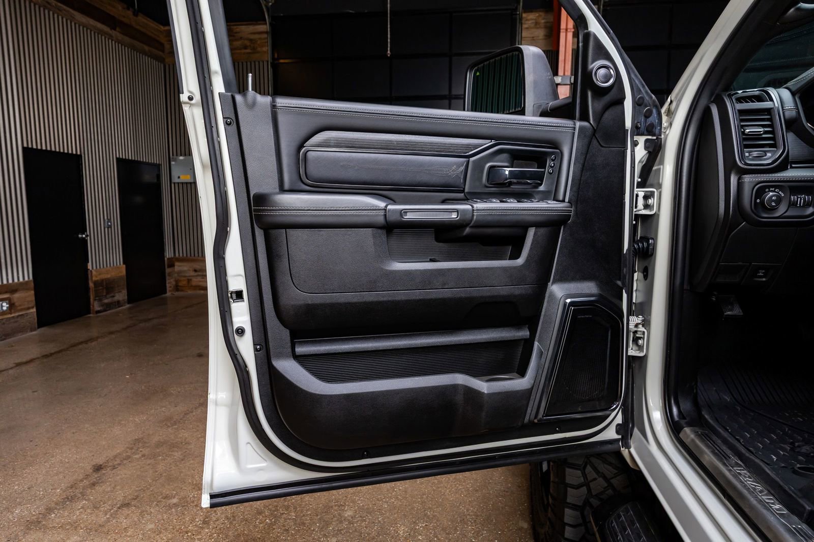 Used 2024 RAM 2500 Limited image 34